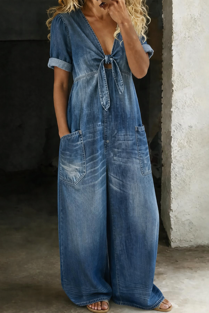 Lunelle™ Vネック ショートオールインワン