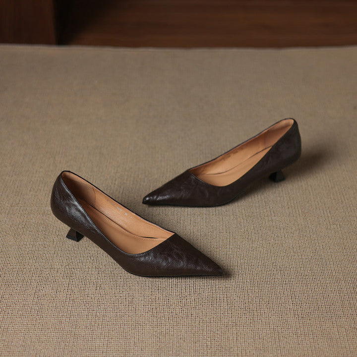 Elarienne™ ポインテッドトゥ キトゥンヒール パンプス