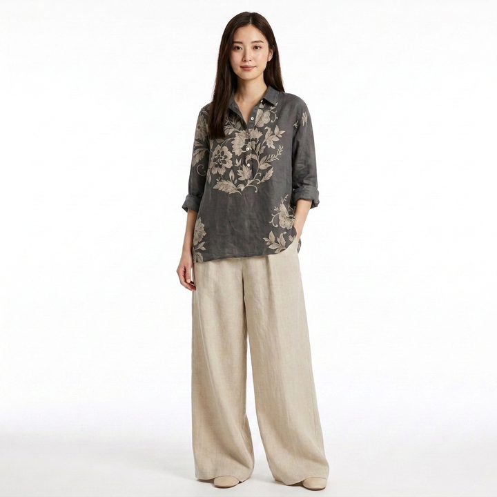 Gaia blouse model volledig gezicht