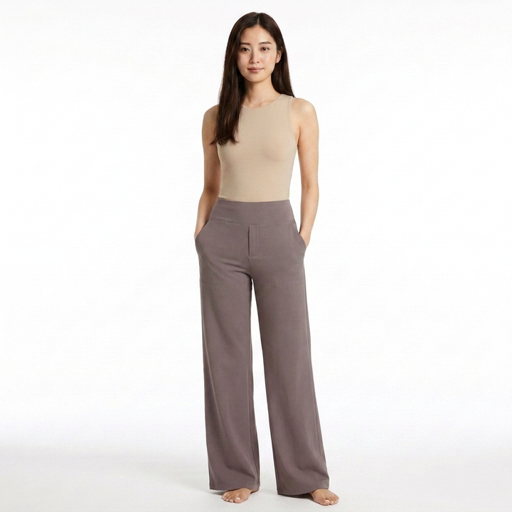 Yareli broek model volledig gezicht